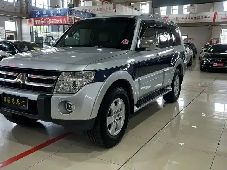 Mitsubishi Pajero (Import), 2008