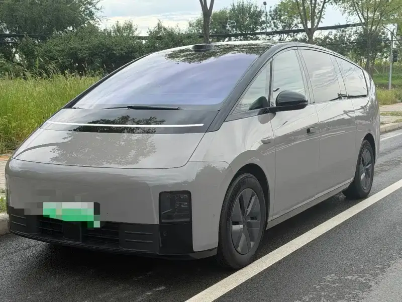 Li Auto Li MEGA, 2025