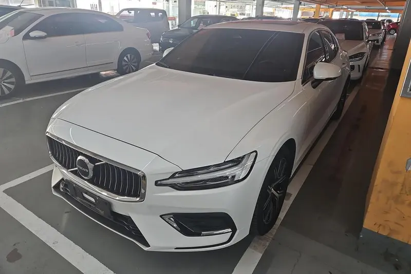 Volvo S60, 2022