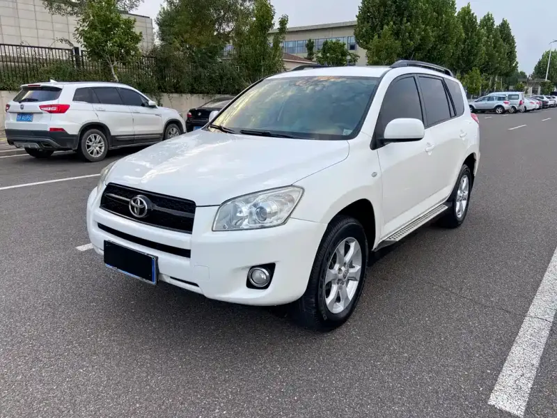 Toyota RAV4, 2011