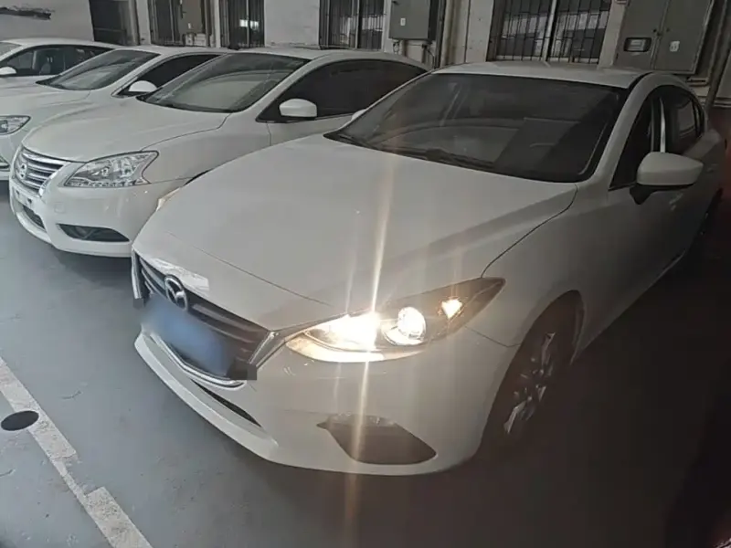 Mazda 3 Axela, 2015