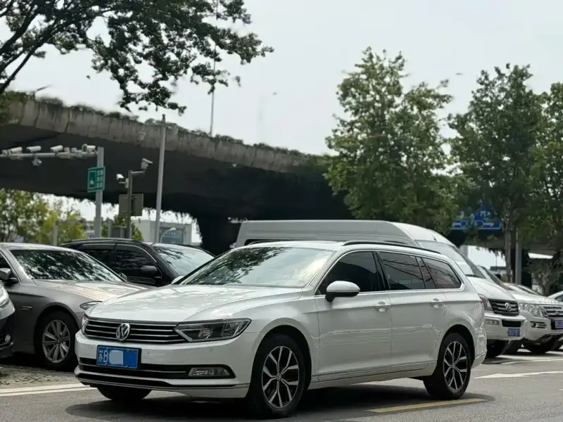 Volkswagen Viloran Volkswagen Variant 2016 380TSI 2WD Comfort Travel Edition, 2017 — фото 1