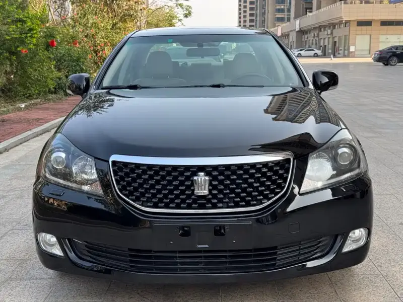 Toyota Crown, 2012