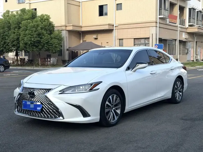 Lexus ES, 2019