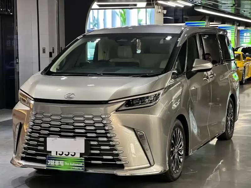 Lexus LM, 2024
