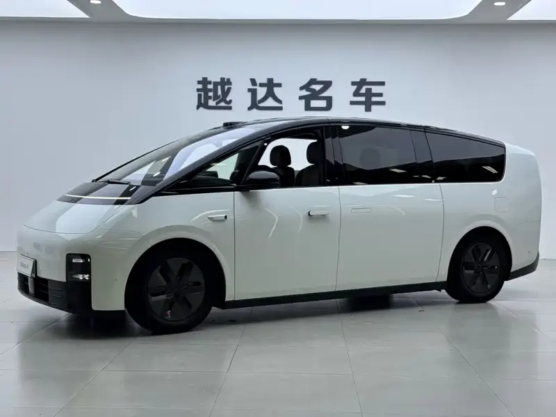 Li Auto Li MEGA, 2025
