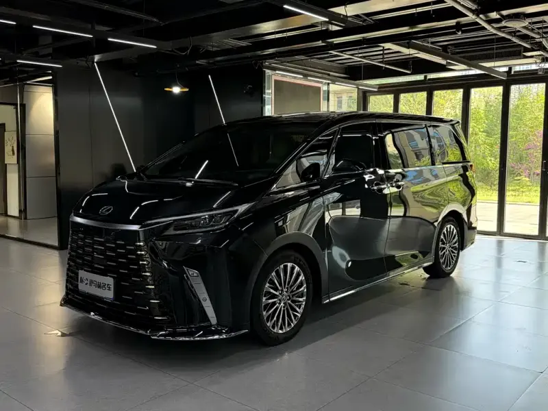 Lexus LM, 2024