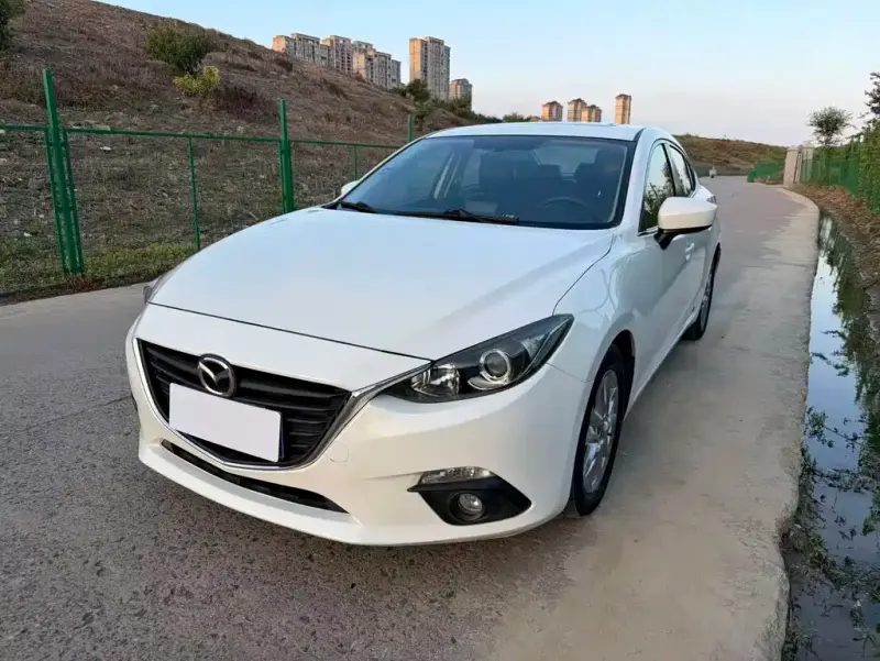 Mazda 3 Axela, 2015