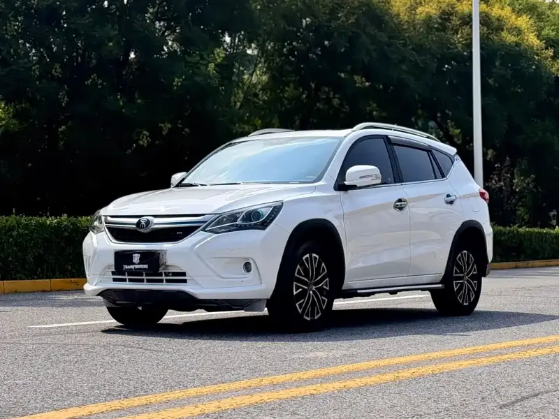 BYD New Energy BYD Song PHEV/EV 2017 Song DM 1.5TID Full-time 4WD Premium Type, 2017 — фото 1