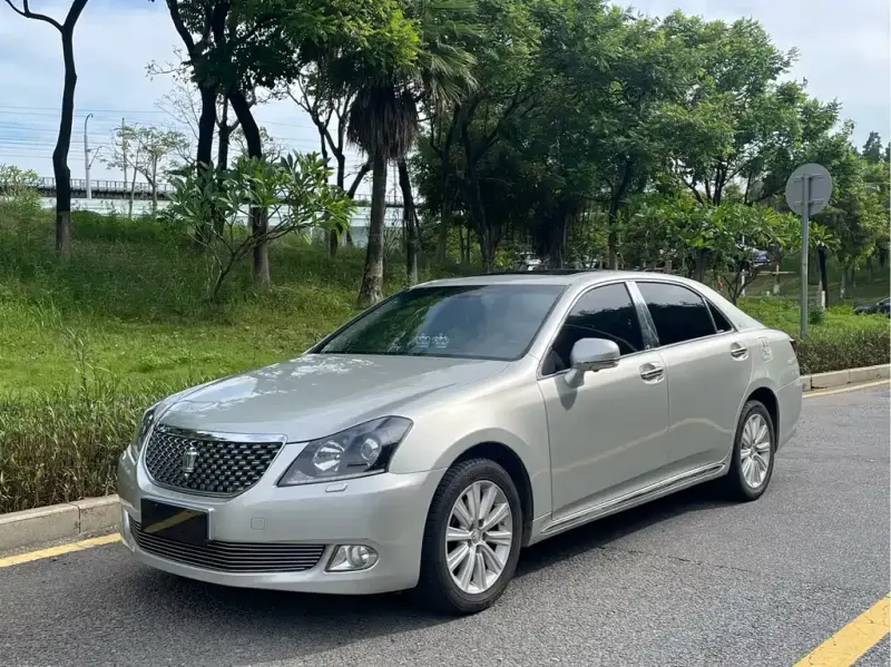Toyota Crown, 2011