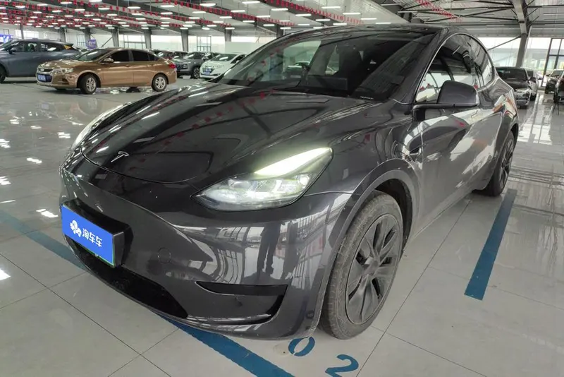Tesla Model Y, 2024