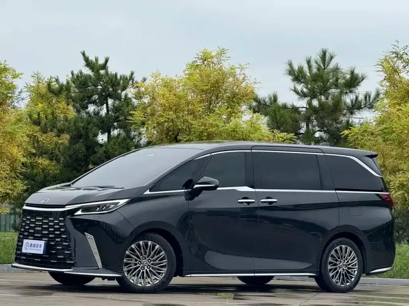Lexus LM, 2024