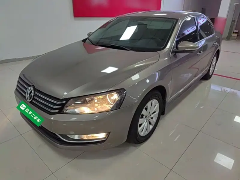 Volkswagen Passat Volkswagen Passat 2015 1.8TSI DSG Honorable Edition, 2015 — фото 1