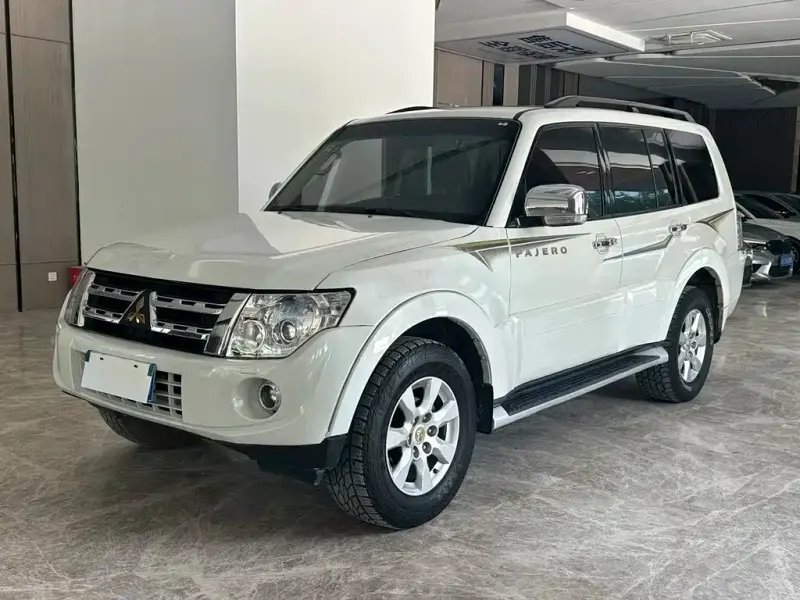 Mitsubishi Pajero (Import), 2014