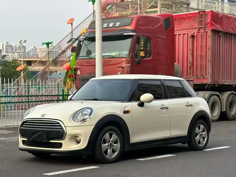 MINI Mini, 2015