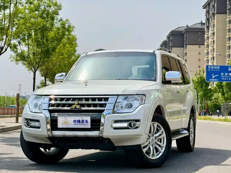 Mitsubishi Pajero (Import), 2019