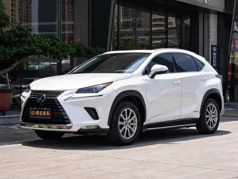 Lexus NX, 2021