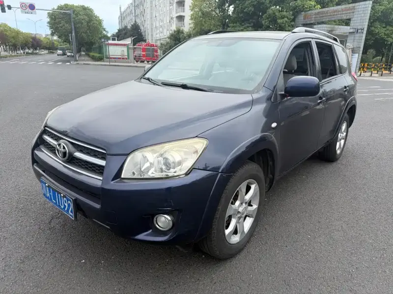 Toyota RAV4, 2011