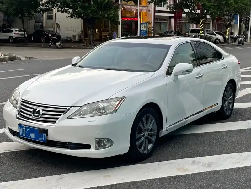 Lexus ES, 2010