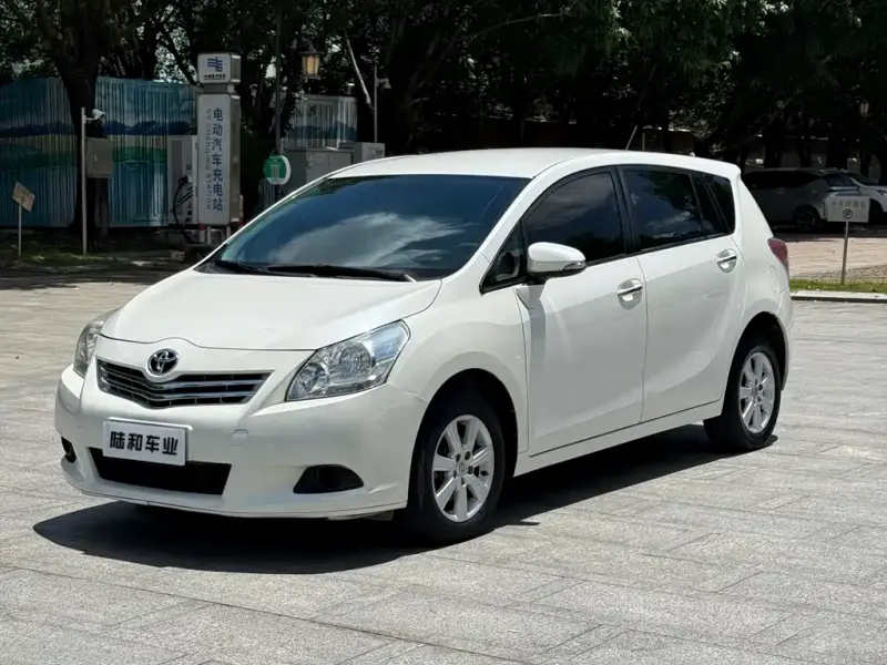 Toyota Verso Toyota Verso 2014 Star Shine 180E CVT Elite Edition, 2014 — фото 1