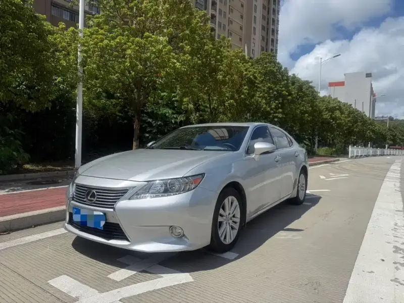 Lexus ES, 2014