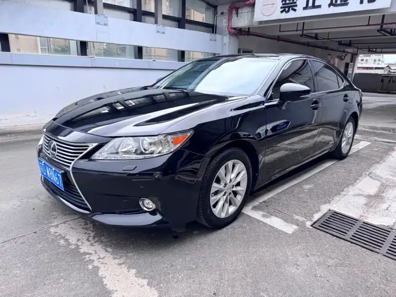 Lexus ES, 2015