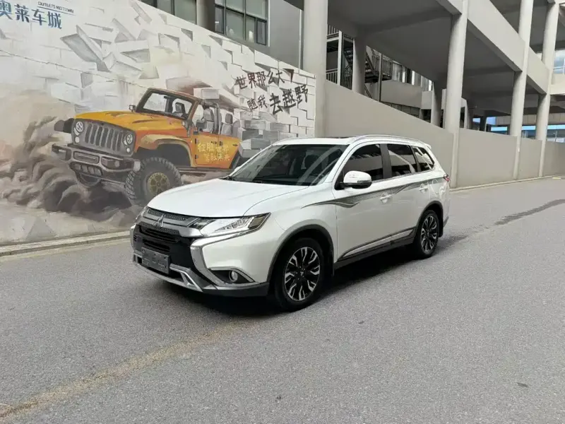 Mitsubishi Outlander, 2020