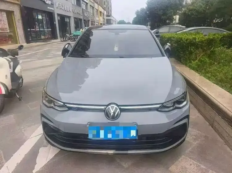 Volkswagen Golf, 2024