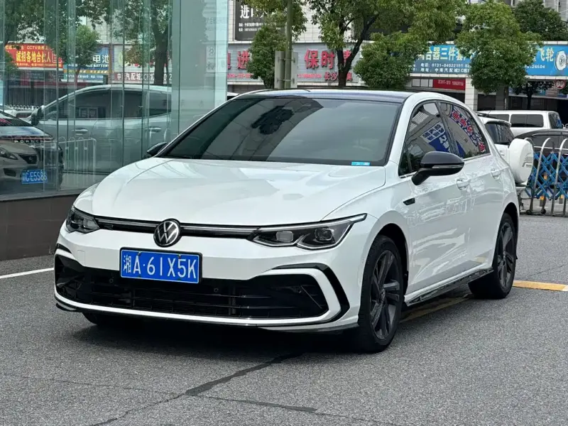Volkswagen Golf, 2022