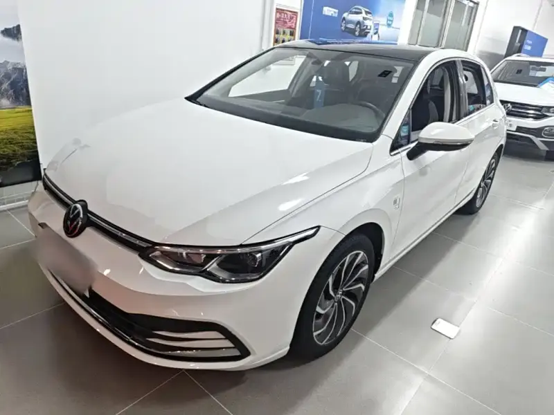 Volkswagen Golf, 2024