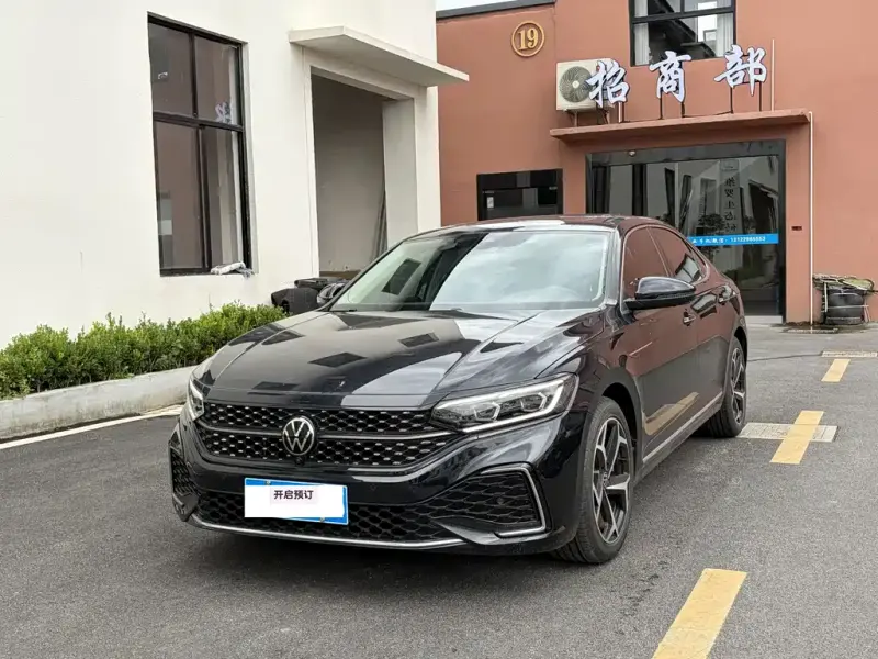 Volkswagen Passat, 2022