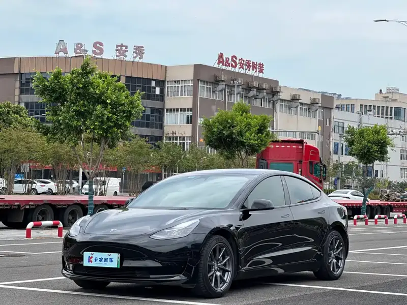 Tesla Model 3, 2022