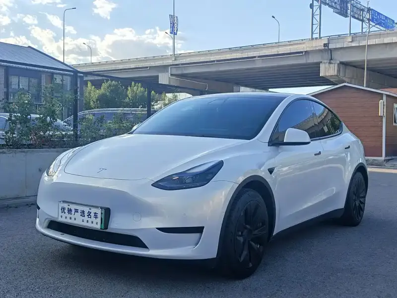 Tesla Model Y, 2022
