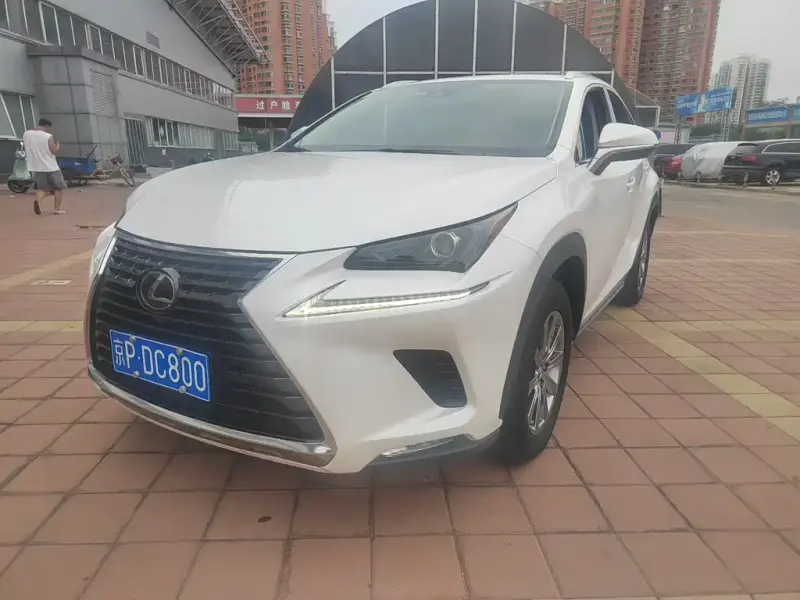 Lexus NX, 2021