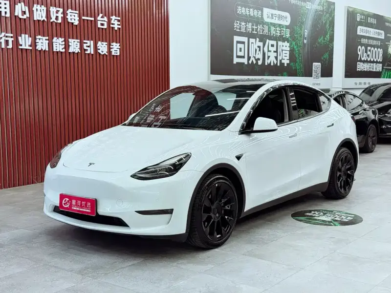 Tesla Model Y, 2022