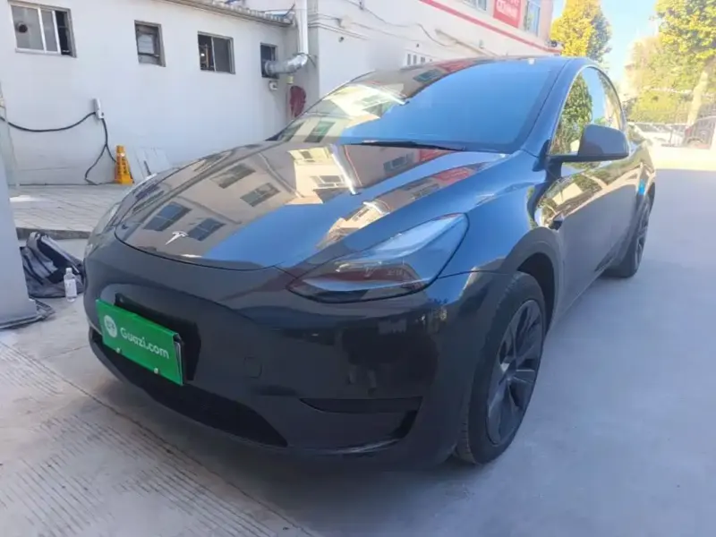 Tesla Model Y, 2024
