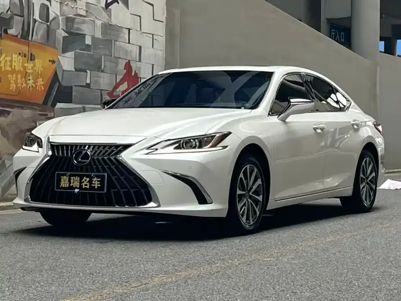 Lexus ES, 2024