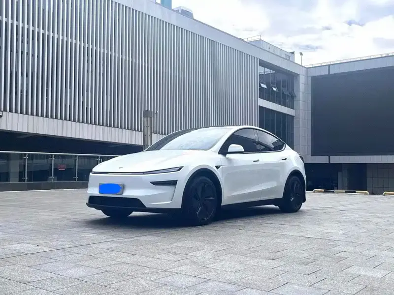 Tesla Model Y, 2025