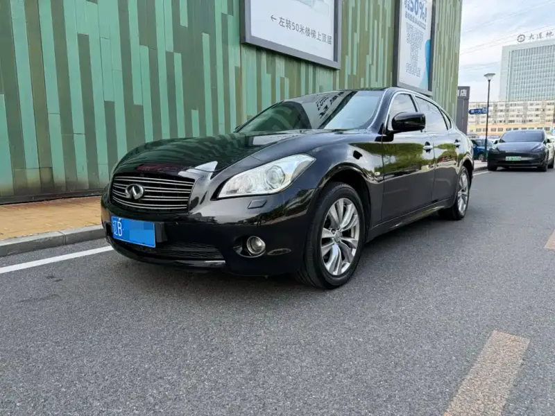 Infiniti Q70, 2014