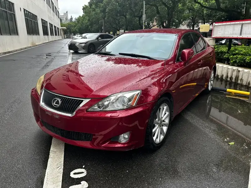 Lexus IS, 2010