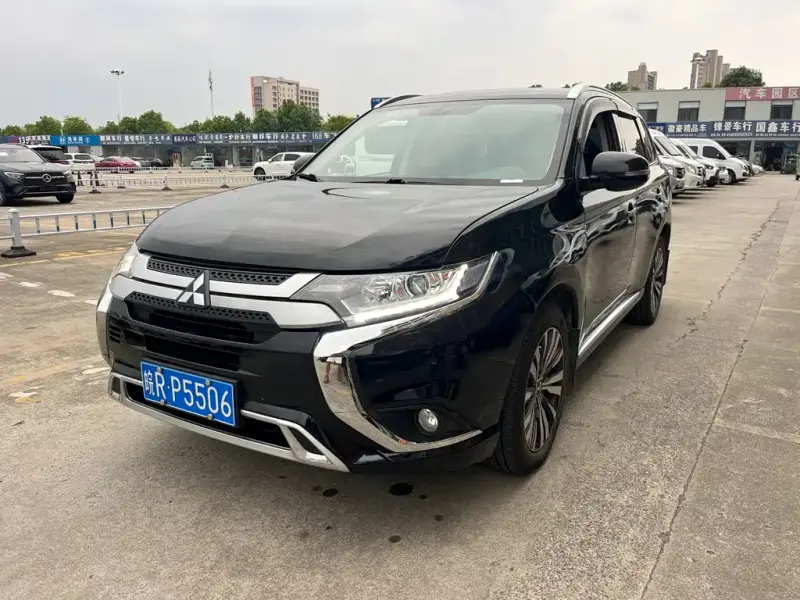 Mitsubishi Outlander, 2022