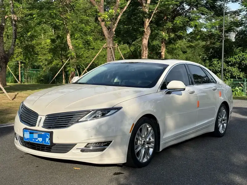 Lincoln MKZ, 2015