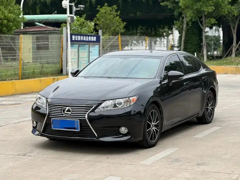 Lexus ES, 2014