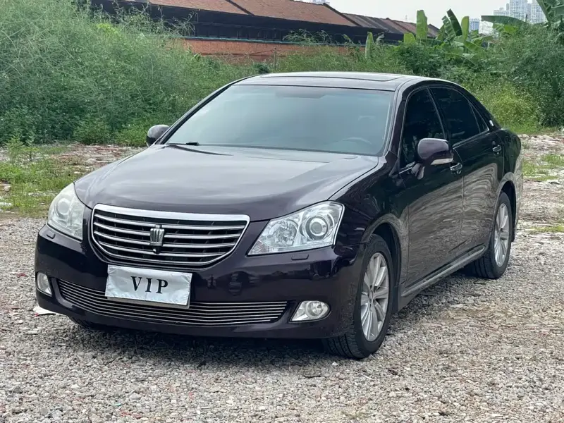 Toyota Crown, 2010