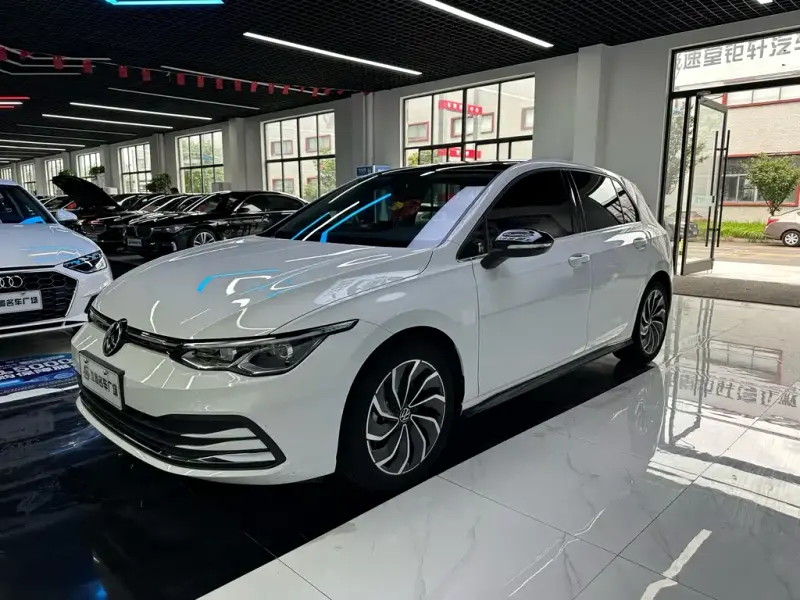 Volkswagen Golf, 2023