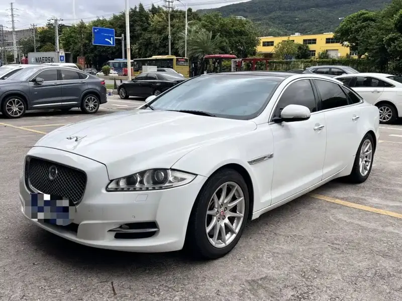 Jaguar XJ, 2015