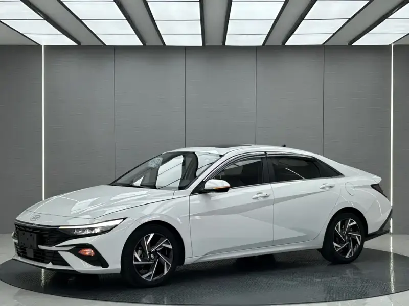 Hyundai Elantra, 2023