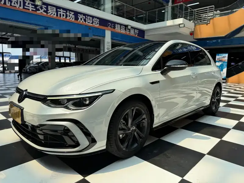 Volkswagen Golf, 2022