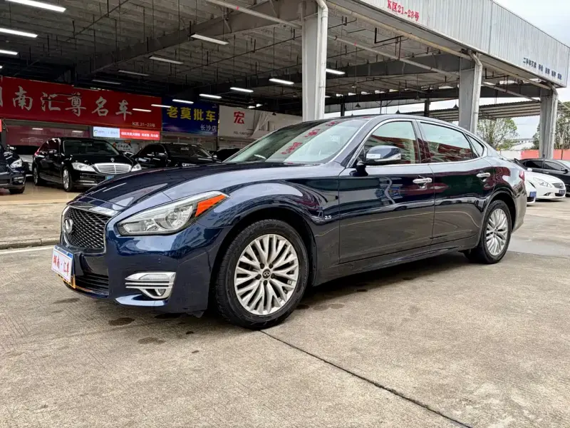 Infiniti Q70, 2015