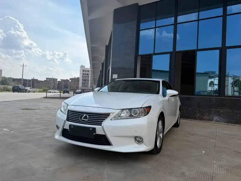 Lexus ES, 2013